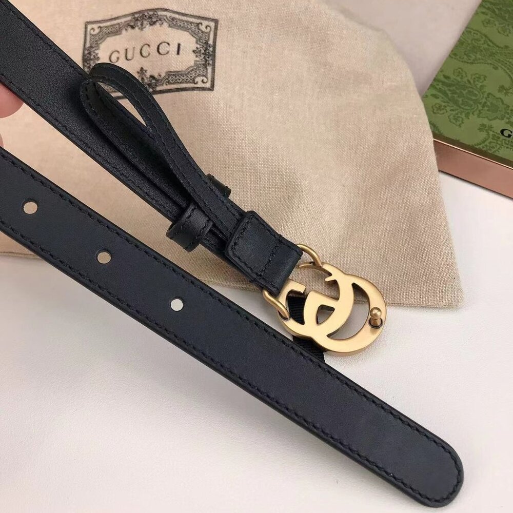 Gucci Elegant Red Leather Belt with Gold Buckle - Picture 3 of 6
